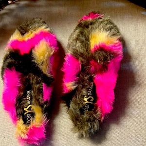 New Yosi Samra YS Faux Fur Slippers 6 $175 NWT